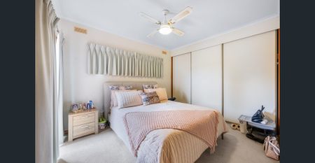 Immaculate Townhouse - Photo 4