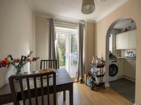 Terraced House to rent on - Photo 3