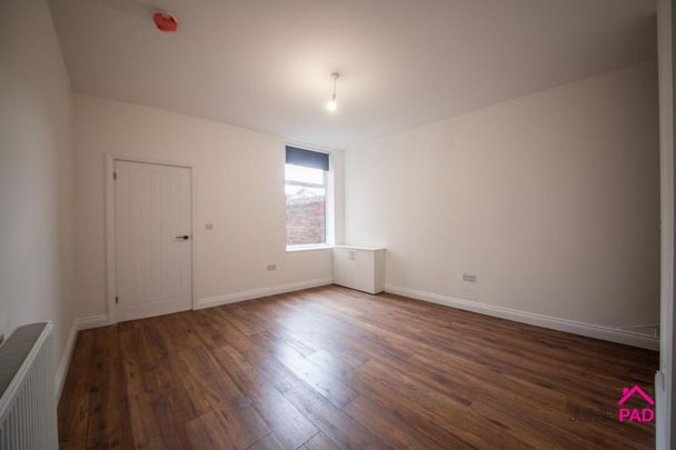 3 bedroom end of terrace house to rent - Photo 1