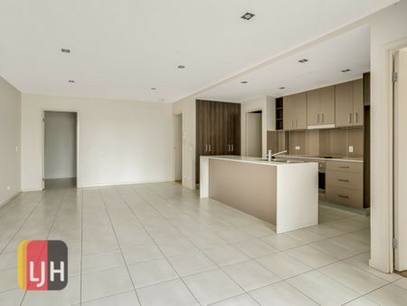 2 BEDROOM UNIT IN PARKSIDE LOCATION WITH COURTYARD ! - Photo 4