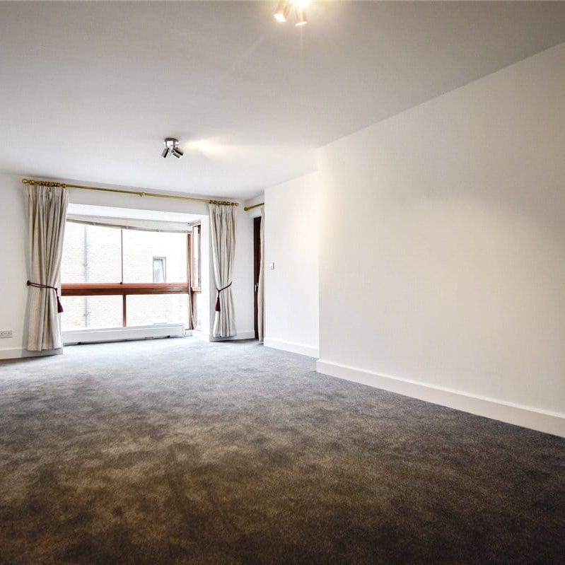 Well presented 2 bedroom apartment to let in this sought after development on Thompsons lane with views across the river and excellent access to the city centre. Garage parking. GCH. Unfurnished. - Photo 1