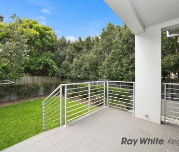 Modern 3 bedroom Townhouse in a family friendly setting - Photo 6