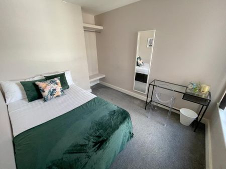 5 bedroom terraced house to rent - Photo 4