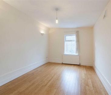 3 bedroom flat to rent - Photo 3