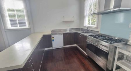 Beautiful Family Home - Photo 4