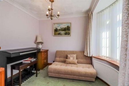 Marriott Grove, Wakefield, WF2 - Photo 2