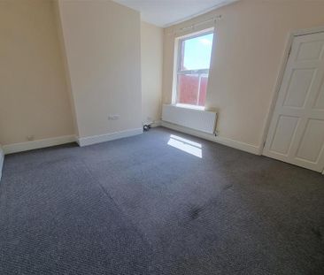 3 bedroom end of terrace house to rent - Photo 4