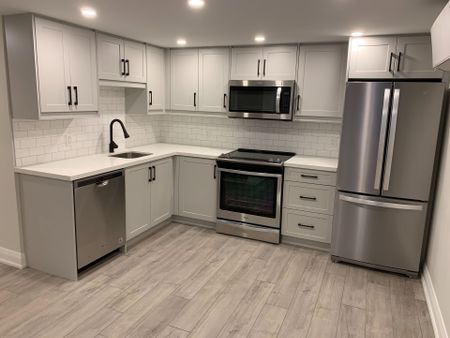 For Lease - 230 Gainsborough Road Unit# Bsmt, Toronto, Ontario - Photo 4