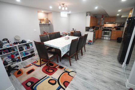For Lease - 176 Alfred Smith Way, Newmarket, Ontario - Photo 2