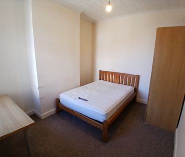 4 bed terraced house to rent in Avenue Road, Norwich, NR2 - Photo 1