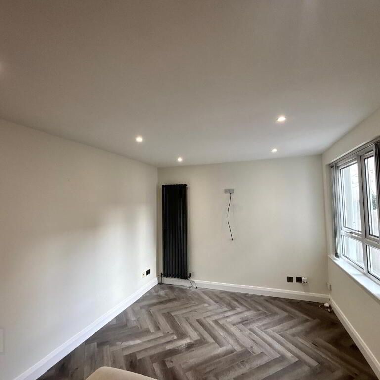 The Courtyard, 4 Mary Street, Newtownards, BT23 4GB - Photo 1