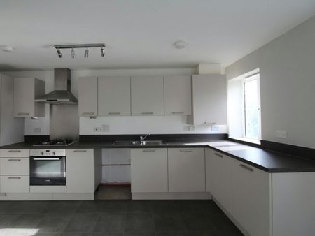 Flat to rent on - Photo 2