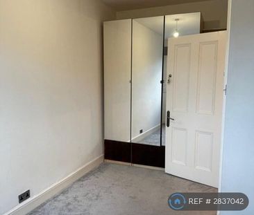 1 bedroom in a flat share to rent - Photo 2