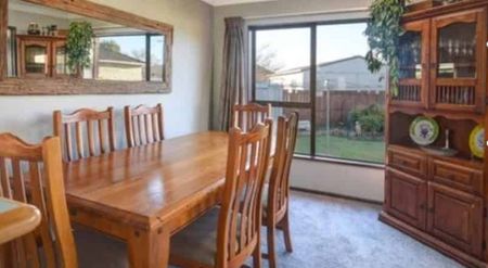 Warm & Cosy Family Home – Pets Welcome - Photo 2