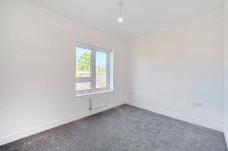 4 bedroom detached house to rent - Photo 3