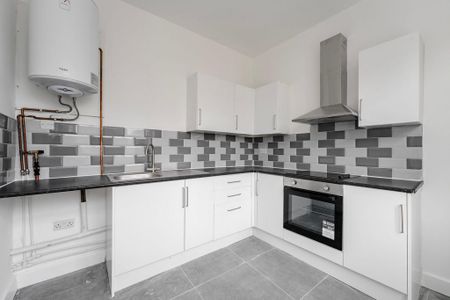 2 bedroom terraced house to rent - Photo 4