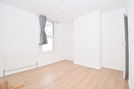 Terraced House to rent - Wykeham Street, Rochester, ME2 - Photo 5