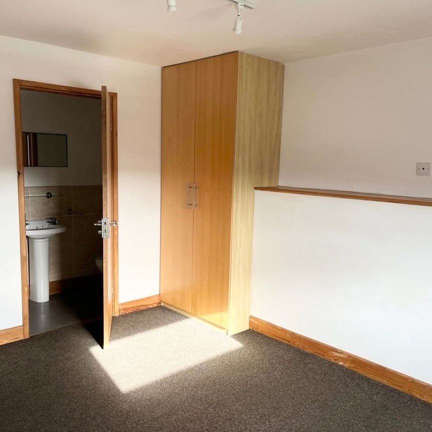 1 Bed Flat, City Road, BS2 - Photo 1
