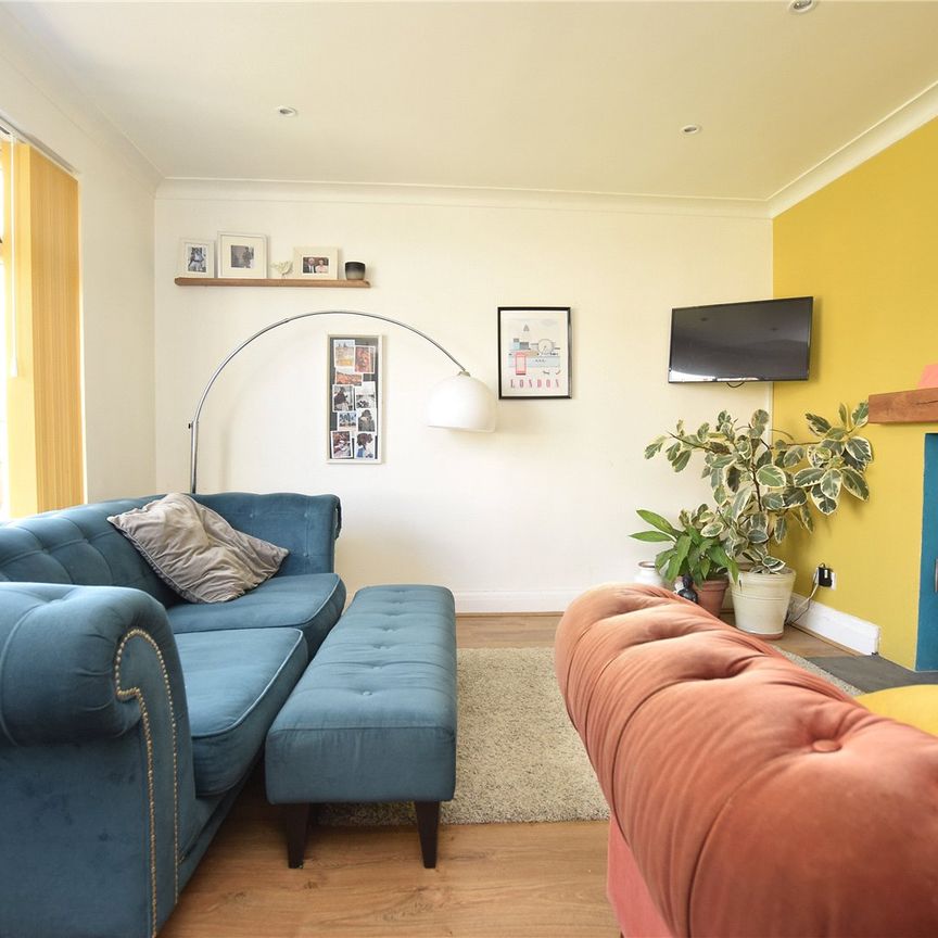 274, Broadway, Horsforth, Leeds, West Yorkshire, LS18 4EX - Photo 1