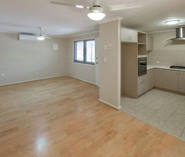 FABULOUS VILLA - 2x1 Modern + Close to CBD - Photo 2