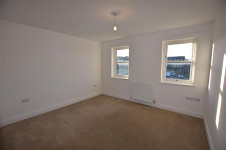 3 bedroom apartment to rent - Photo 4