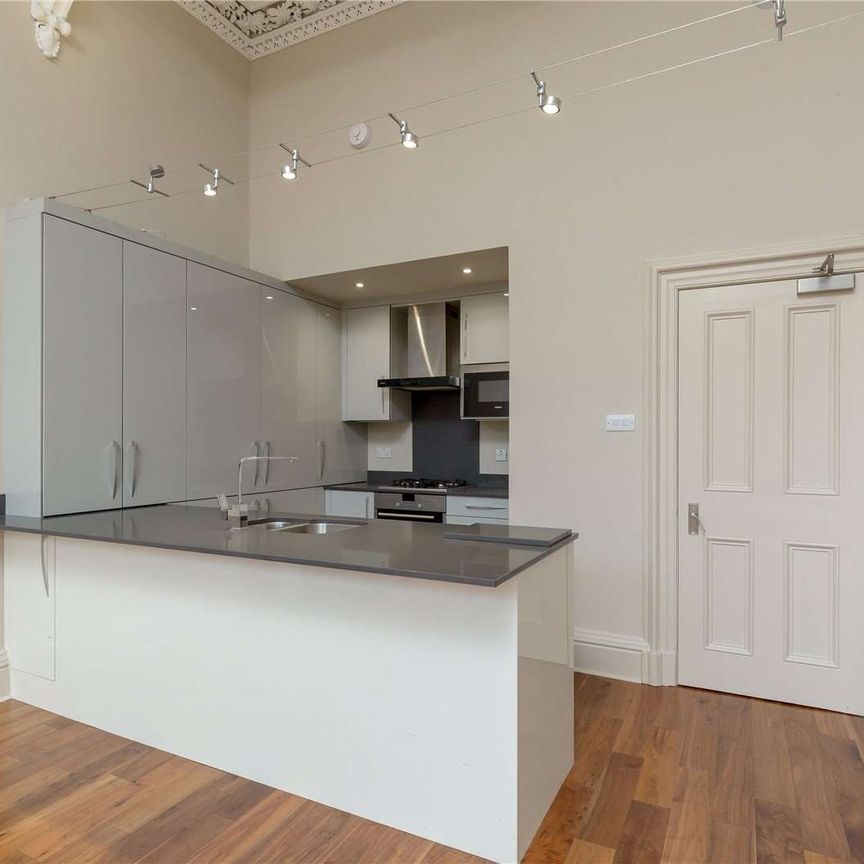 Presenting an exceptional two double bedroom first floor flat, ideally located in the highly sought-after area of Palmerston Place. - Photo 1