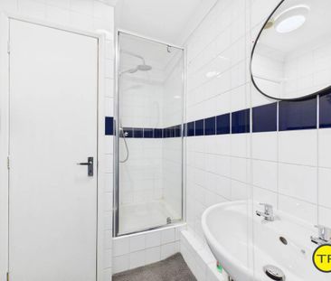 1 bedroom in a house share to rent - Photo 6