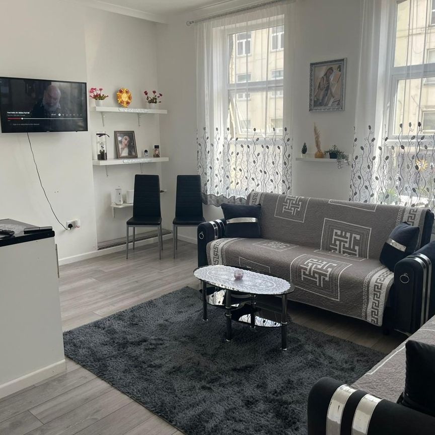1 Bed Flat, Kingsland High Street, E8 - Photo 1