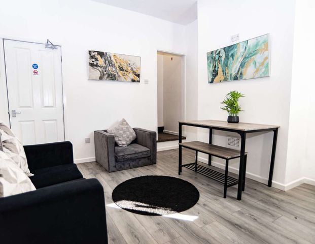 Conway Street Room 1 - Photo 1