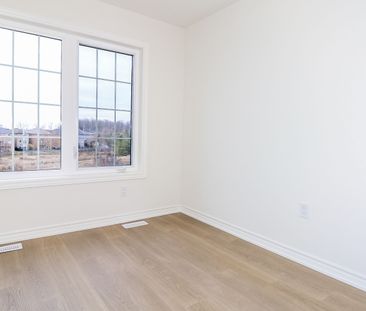 For Lease - 1991 Matteer Court Unit# #29, Innisfil, Ontario - Photo 4