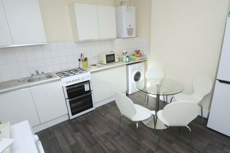 4 Bed Student House on Waterloo Road - SEE VIDEO TOUR - Photo 5