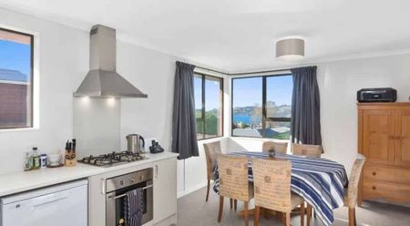 Beautiful 3BR Home in Popular Belleknowes! - Photo 2