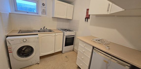 Studio Flat, Rosendale Road, SE24 - Photo 2