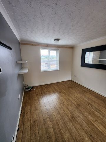 2 Bed Flat, Berlington Court, BS1 - Photo 2