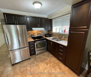 For Lease - 1575 Corkstone Glade, Mississauga, Ontario - Photo 2