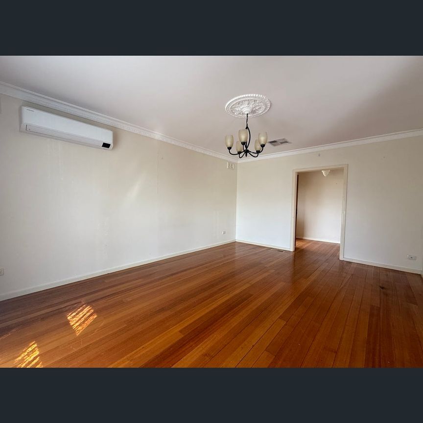 17 Daimler Avenue, Keilor Downs, Vic 3038 - Photo 1
