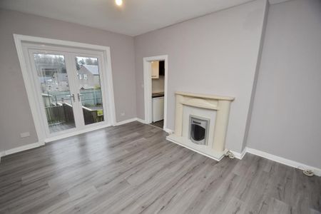 2 bedroom ground floor flat to rent - Photo 3