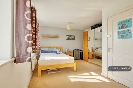 1 bedroom in a house share to rent - Photo 5