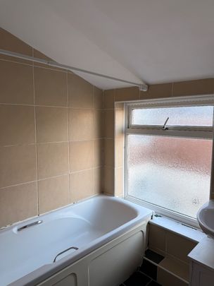 1 Bed Terraced House, Russell Street, LU1 - Photo 1