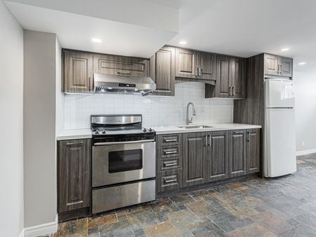 For Lease - 72B Dunning Avenue, Aurora, Ontario - Photo 2