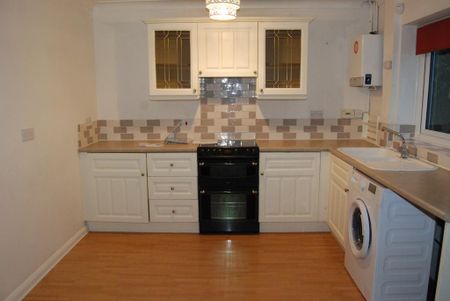 3 bedroom terraced house to rent - Photo 5