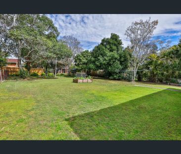 Spacious 3-Bedroom Home with Double Garage & Generous Backyard - Photo 6