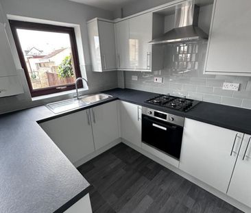 3 bed Terraced - To Let - Photo 5