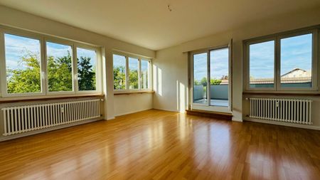 Komplett renovierte 3-Zimmer-Wohnung mit Balkon und Keller, 1. Obergeschoss - Photo 3