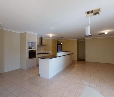 Spacious Family Home in Brighton - Photo 4