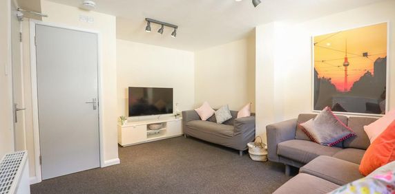 1 bedroom in a house share to rent - Photo 2