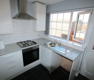 2 bedroom semi-detached bungalow to rent - Photo 3