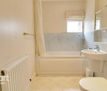 3 bedroom flat to rent - Photo 1