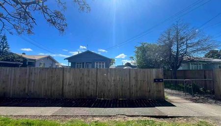 3 bedroom house in Mangere - Photo 4