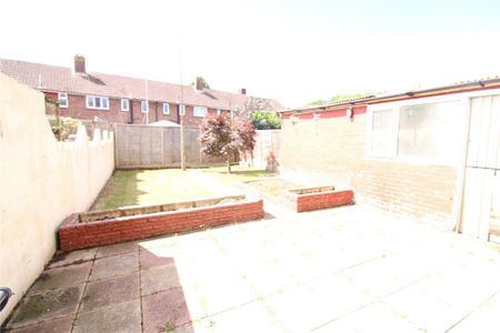 3 bedroom terraced house to rent - Photo 5